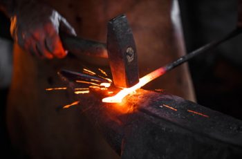 Casa de ferreiro, espeto é de titânio