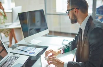 Quais as vantagens da implantação de um software de Gerenciamento de Projetos?