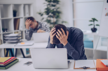 O gerente de projetos não possui nenhuma autoridade sobre os participantes do projeto?